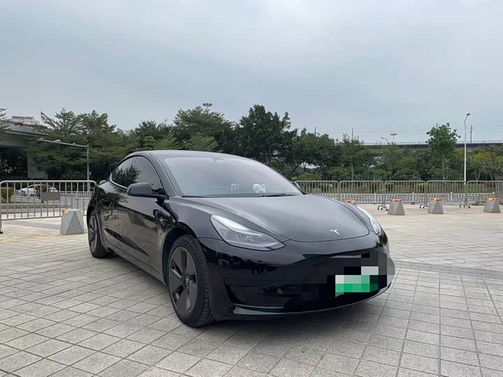 Фото 3 - Tesla Model 3