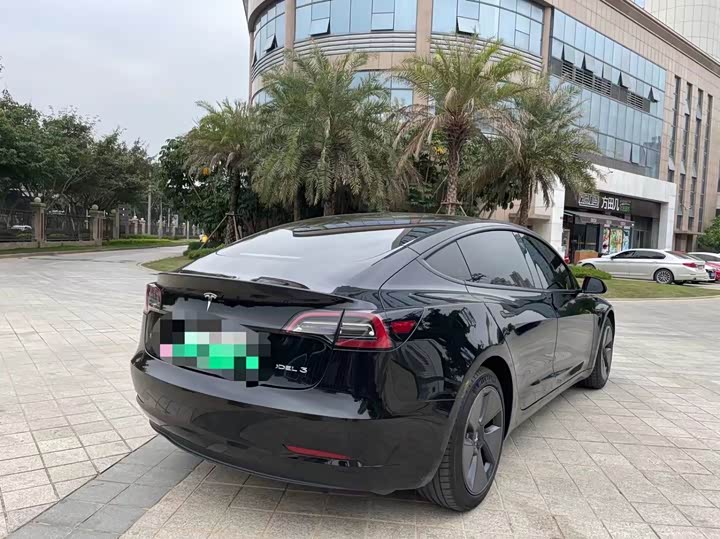 Фото 9 - Tesla Model 3