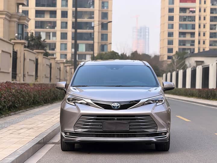 Фото 2 - Toyota Sienna