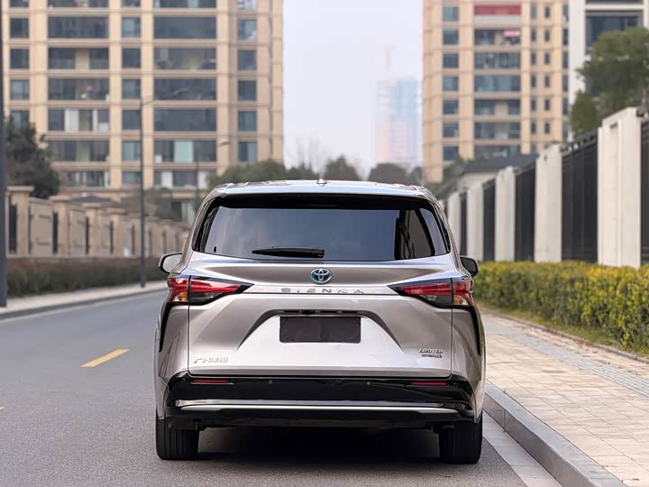 Фото 6 - Toyota Sienna