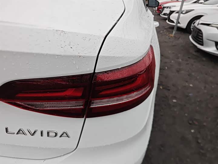 Фото 8 - Volkswagen Lavida