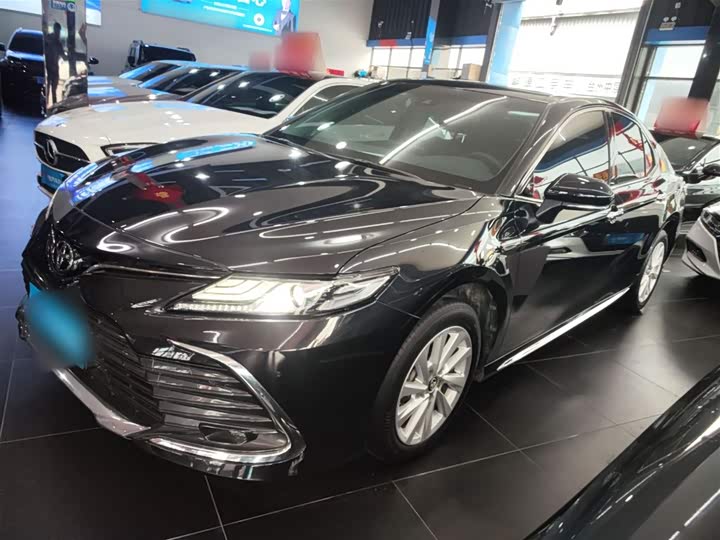 Фото 1 - Toyota Camry