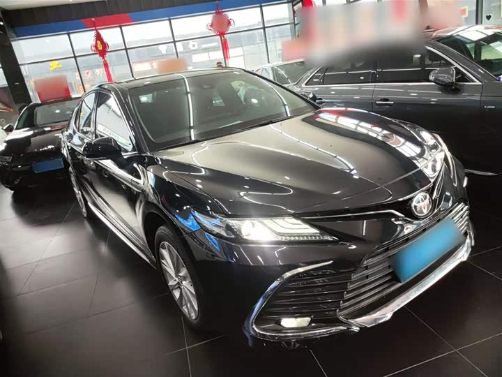 Фото 4 - Toyota Camry