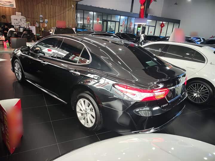 Фото 5 - Toyota Camry