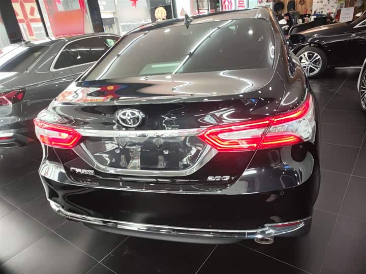 Фото 6 - Toyota Camry