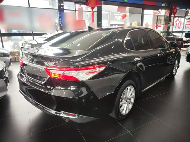 Фото 7 - Toyota Camry