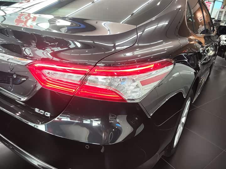 Фото 8 - Toyota Camry