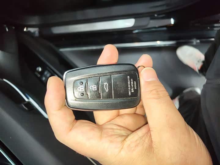 Фото 9 - Toyota Camry