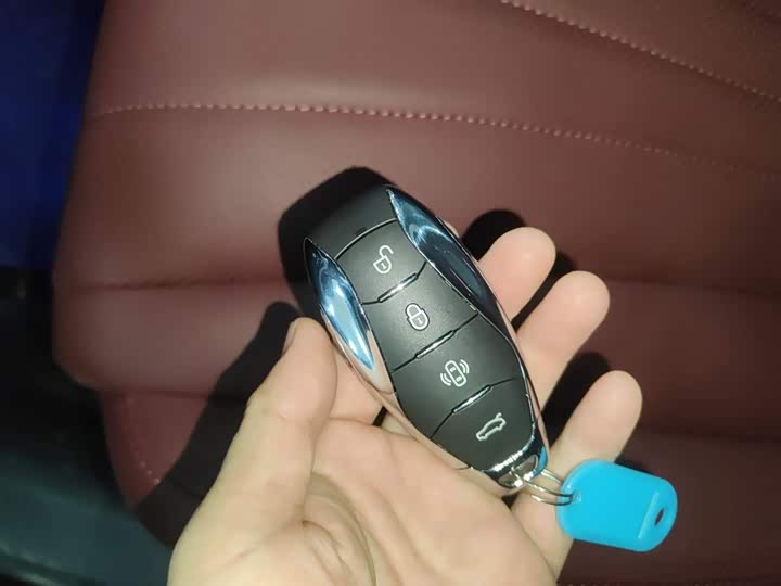 Фото 9 - Hongqi H5