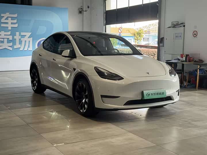 Фото 3 - Tesla Model Y