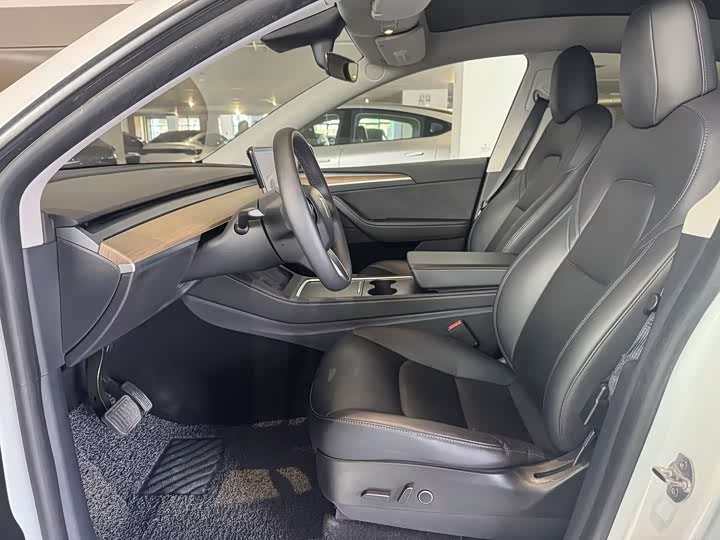 Фото 4 - Tesla Model Y