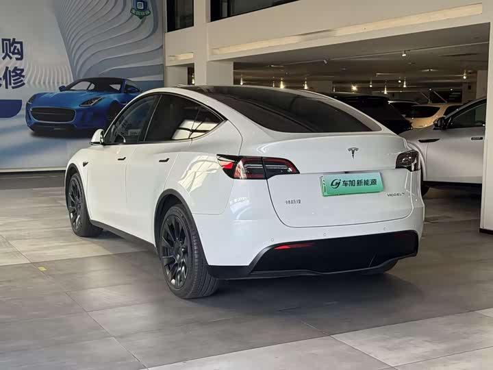 Фото 8 - Tesla Model Y