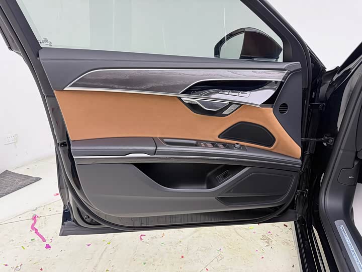 Фото 7 - Audi A8