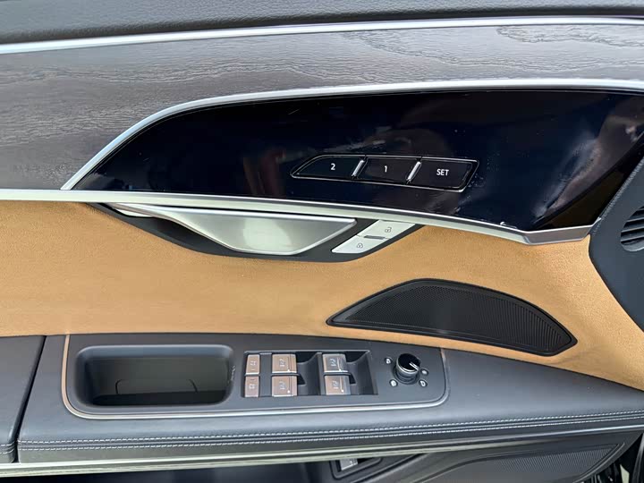 Фото 8 - Audi A8