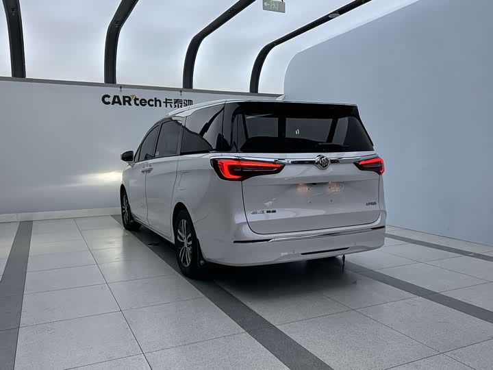 Фото 4 - Buick GL8 ES