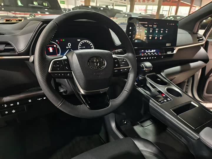 Фото 5 - Toyota Granvia