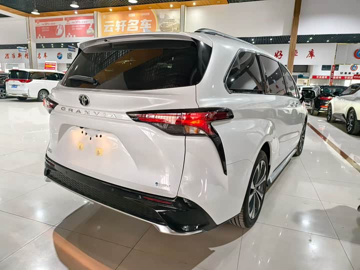 Фото 7 - Toyota Granvia