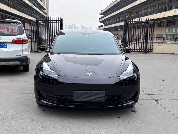 Фото 2 - Tesla Model 3