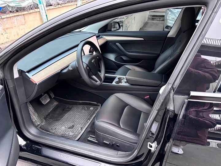 Фото 3 - Tesla Model 3