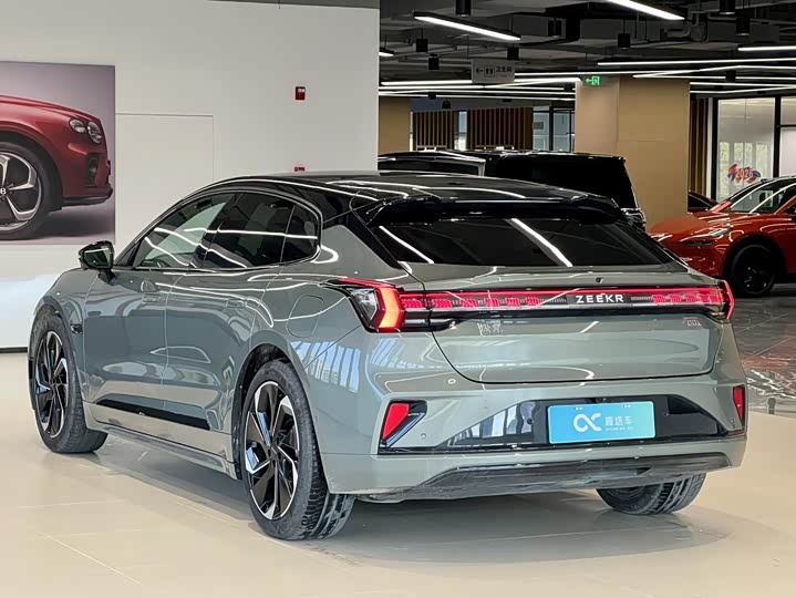 Фото 3 - Zeekr 001