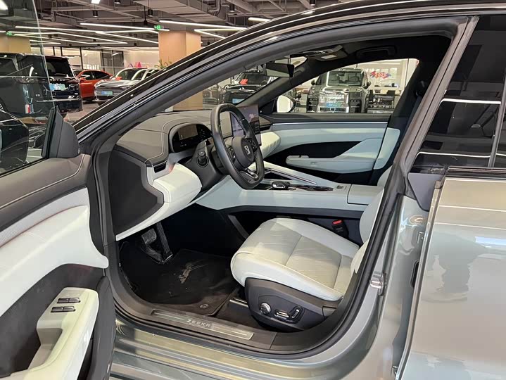 Фото 7 - Zeekr 001