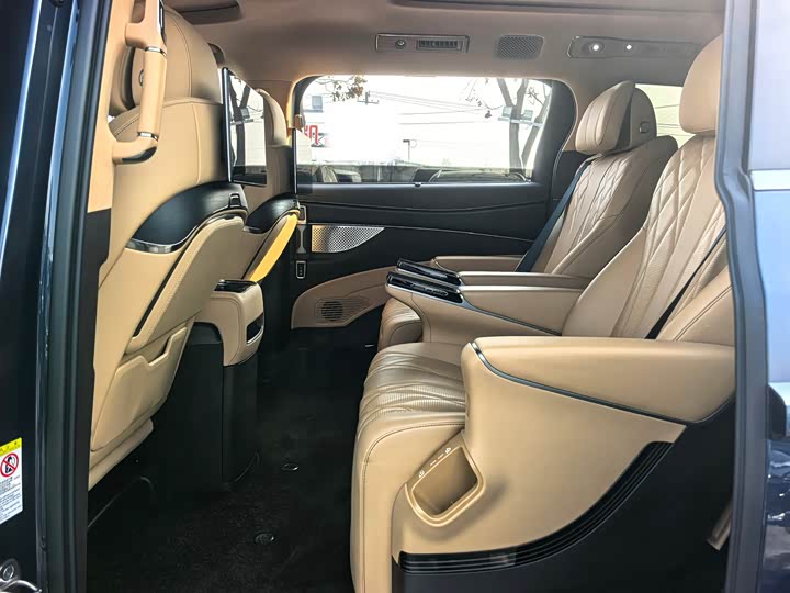 Фото 4 - Denza D9