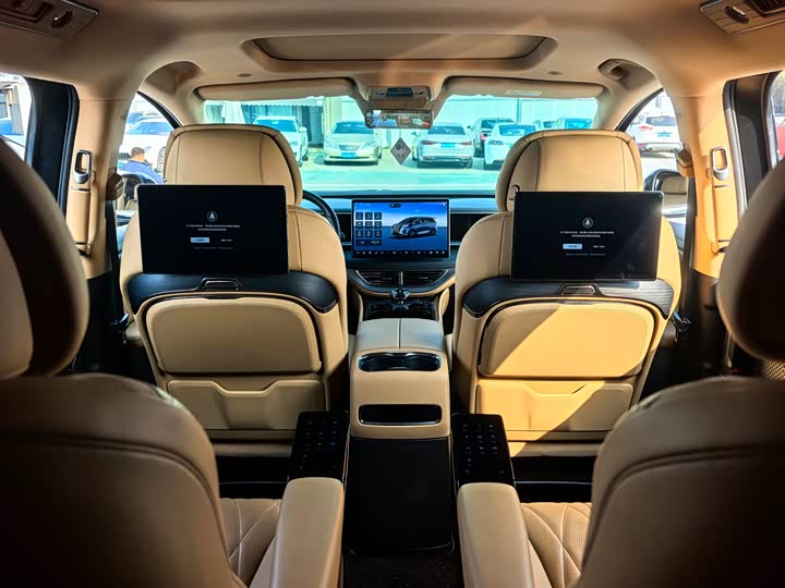 Фото 5 - Denza D9