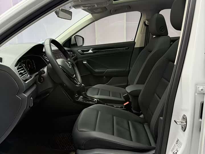 Фото 9 - Volkswagen T-Roc