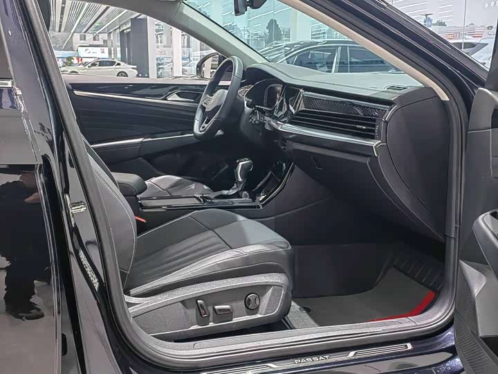 Фото 7 - Volkswagen Passat