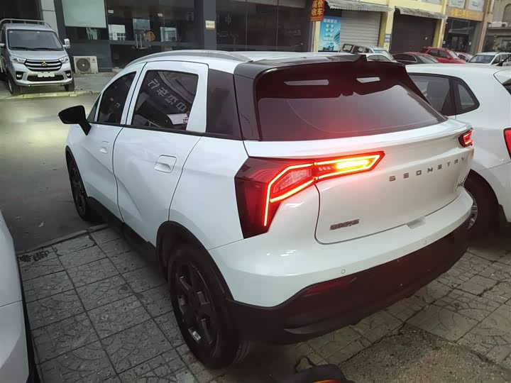 Фото 5 - Geely Geometry E Firefly