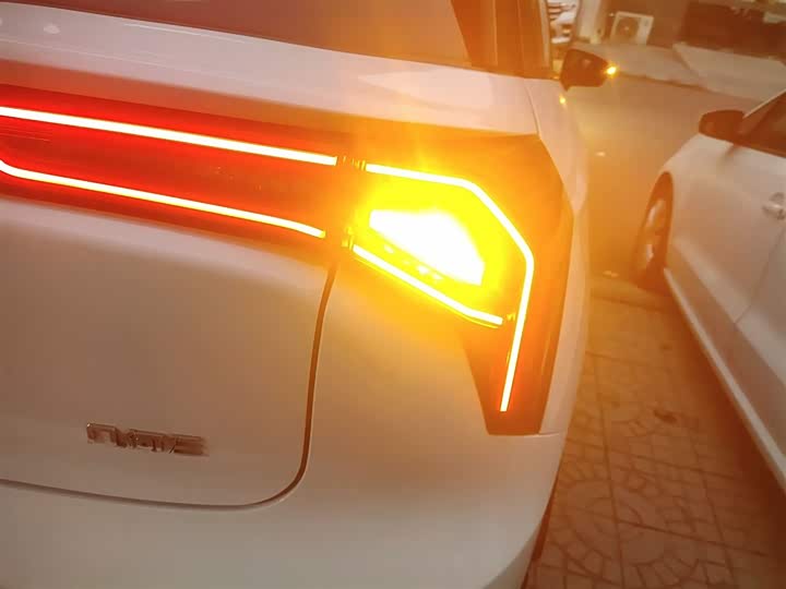 Фото 8 - Geely Geometry E Firefly