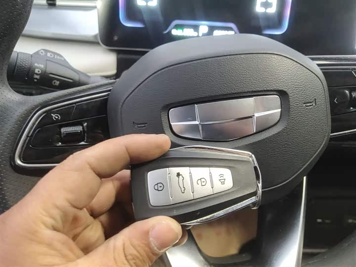 Фото 9 - Geely Geometry E Firefly