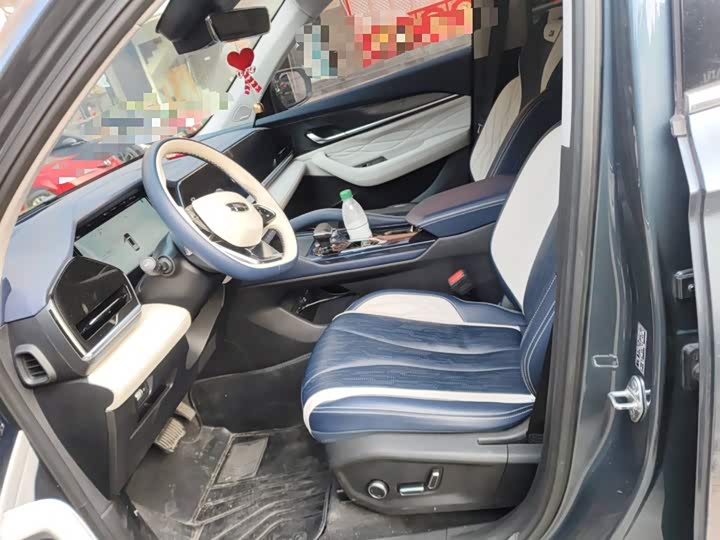 Фото 8 - Geely Monjaro