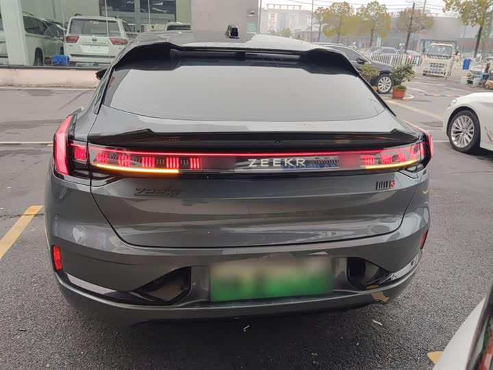 Фото 6 - Zeekr 001