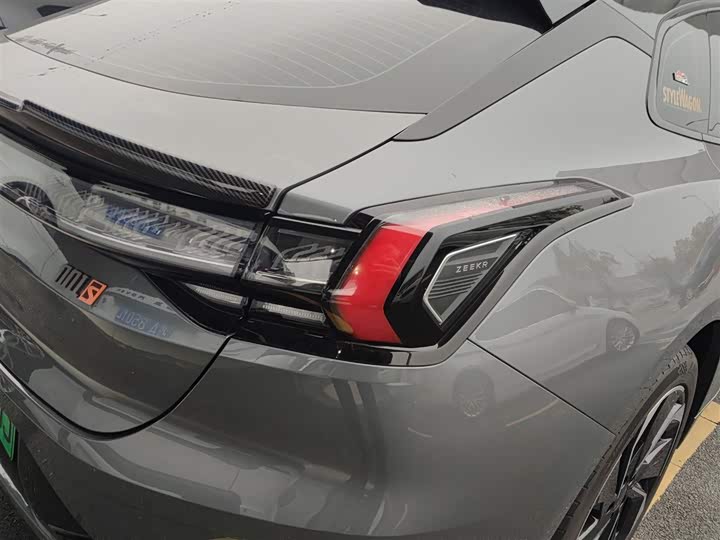 Фото 8 - Zeekr 001