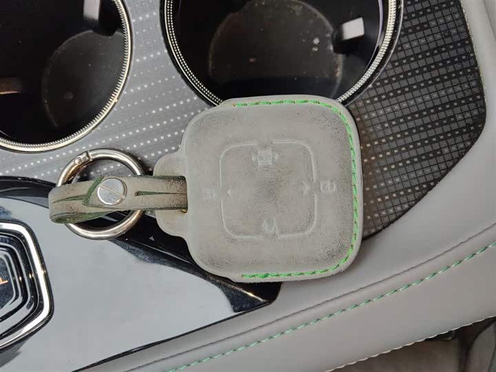 Фото 9 - Zeekr 001