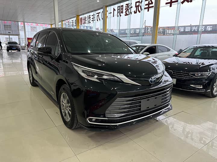 Фото 2 - Toyota Sienna