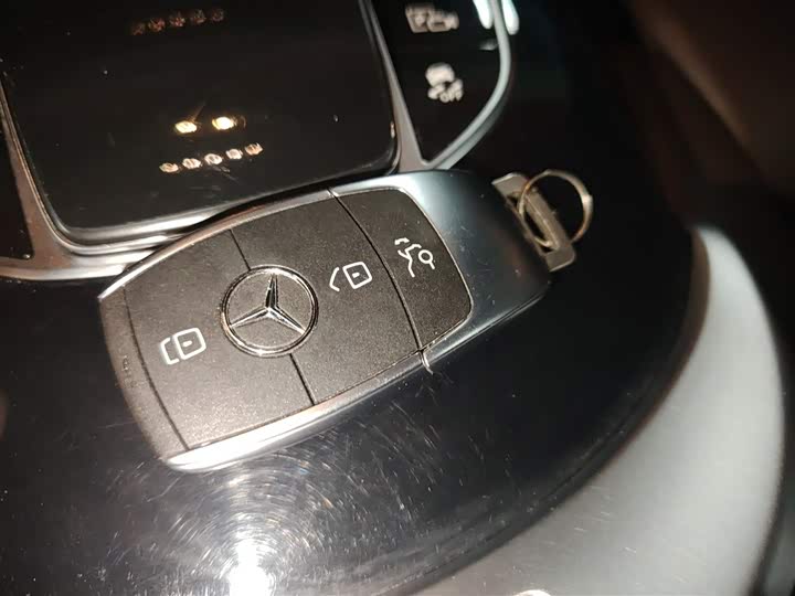 Фото 9 - Mercedes-Benz GLC-Class