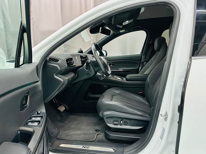 Фото 9 - Nio EC6