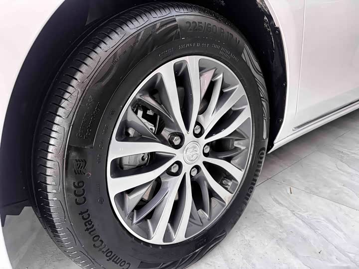 Фото 4 - Buick GL8 ES