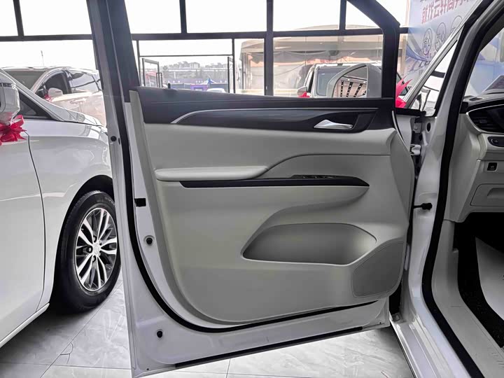 Фото 7 - Buick GL8 ES