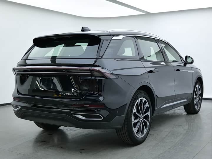 Фото 4 - Lincoln Nautilus