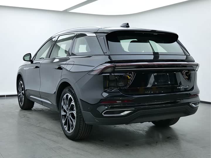 Фото 6 - Lincoln Nautilus