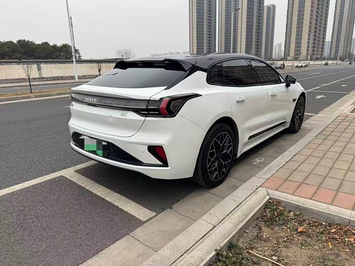 Фото 4 - Zeekr 001
