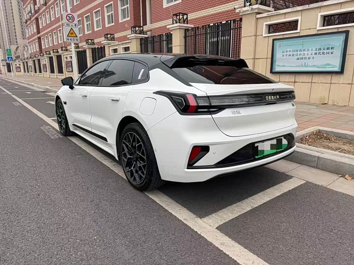 Фото 5 - Zeekr 001