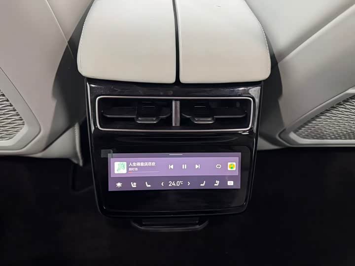 Фото 9 - Zeekr 001