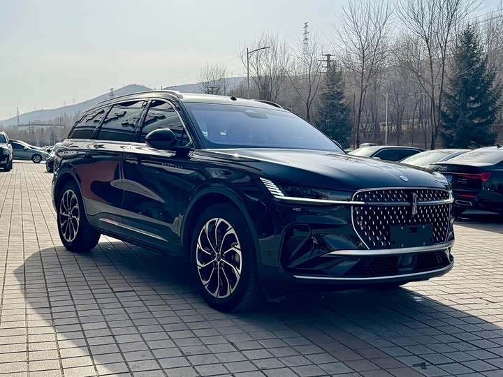 Фото 1 - Lincoln Nautilus