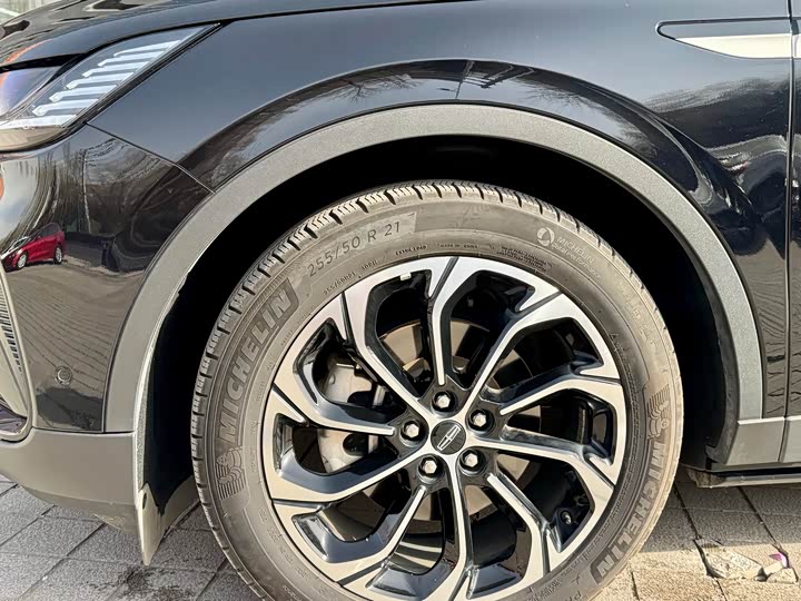 Фото 3 - Lincoln Nautilus