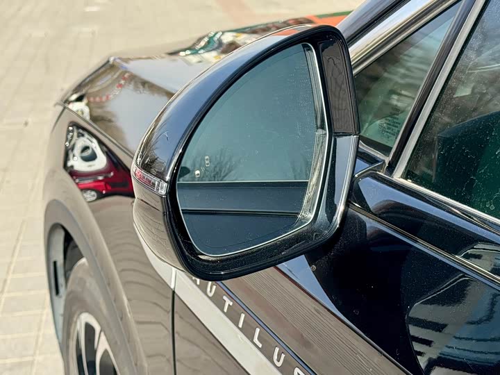 Фото 4 - Lincoln Nautilus