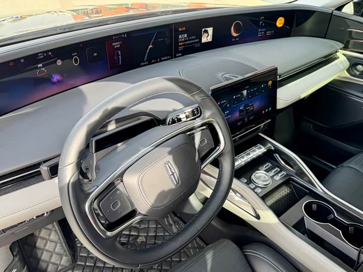 Фото 6 - Lincoln Nautilus